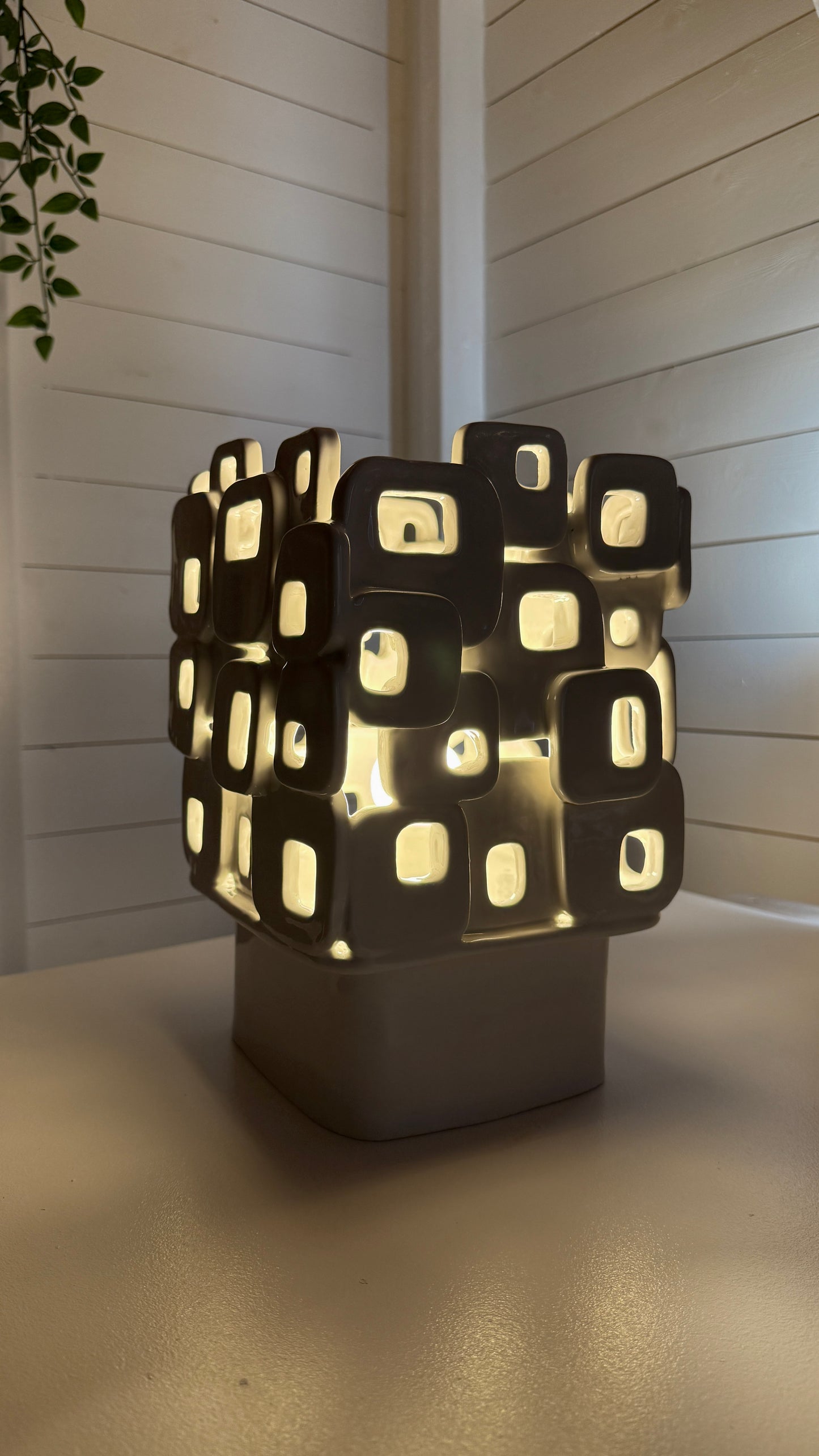 Aura Grid Lamp